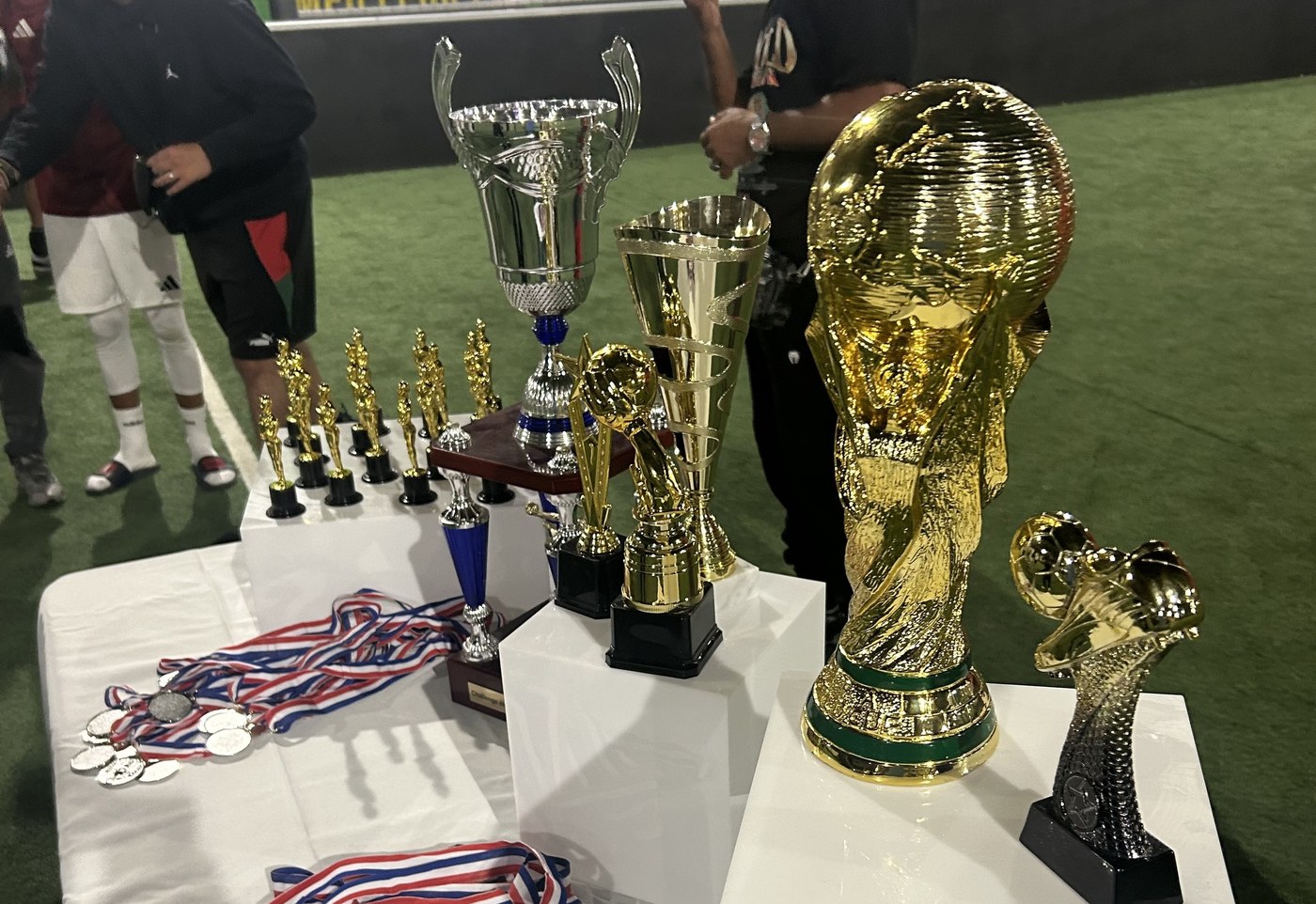 Trophées et médailles de la Coupe du Monde Amiens 2026