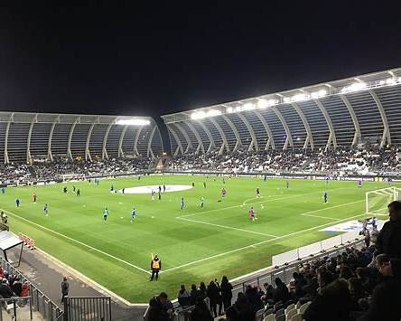 Match de nuit au Stade Crédit Agricole La Licorne à Amiens.