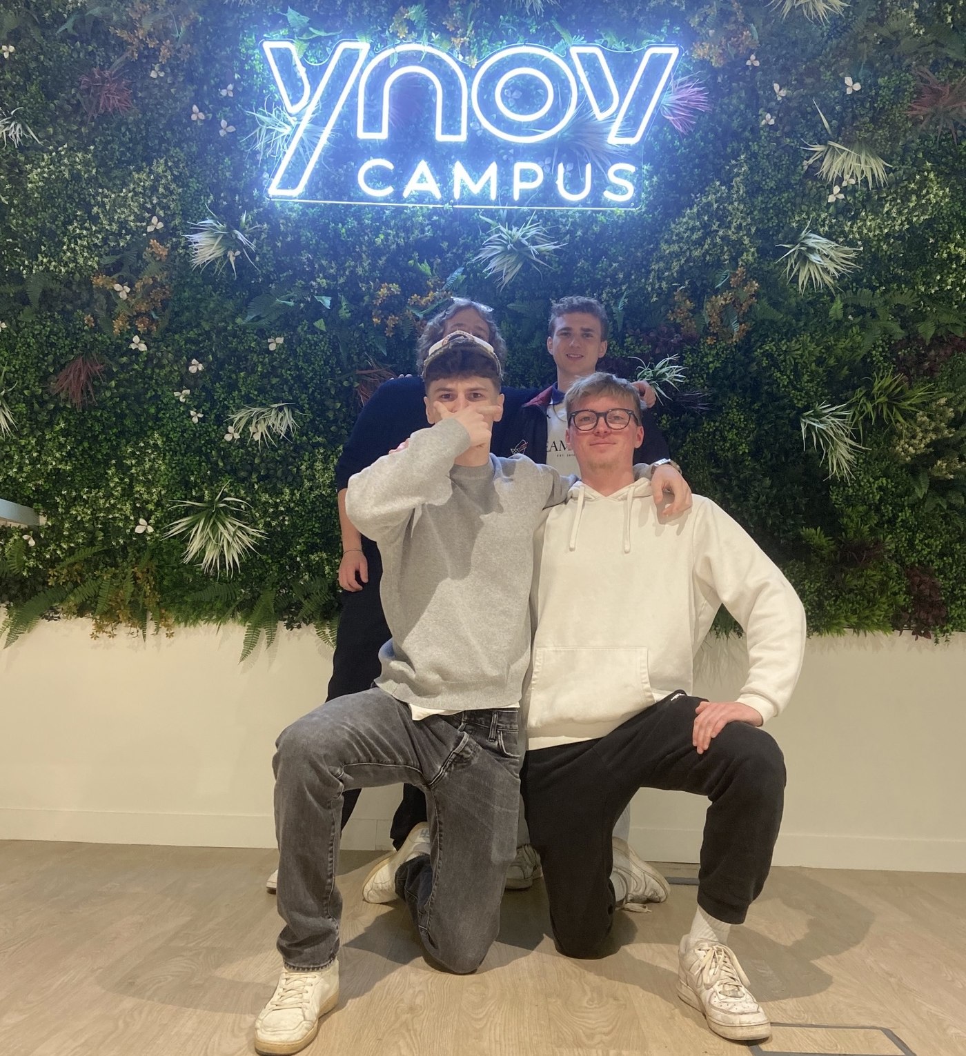 Étudiants lillois réunis autour de la StreetFoot Campus League, campus Ynov.