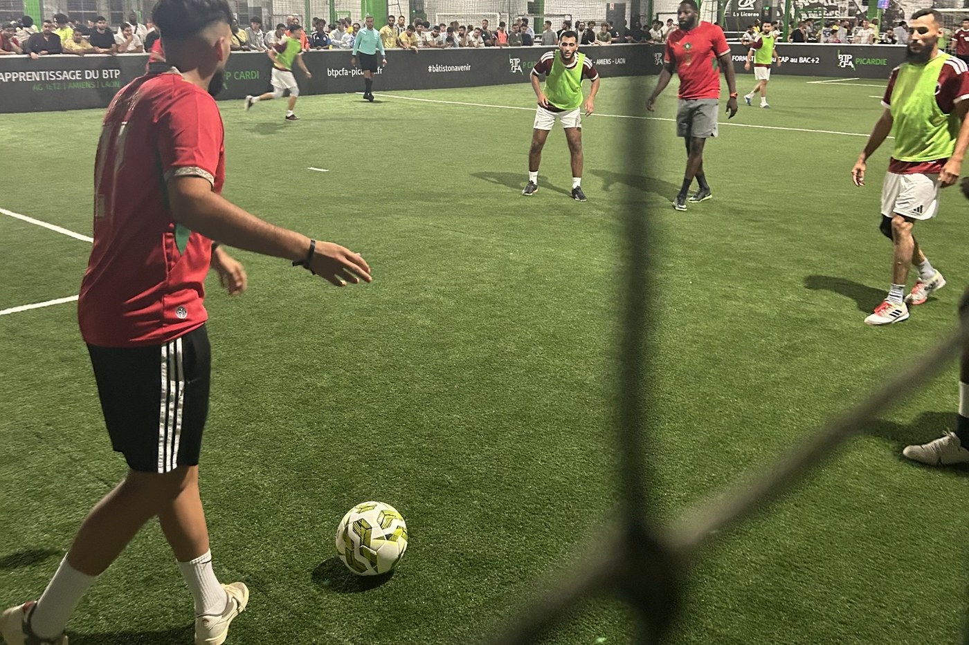 Match de foot à 5 en salle chez Teams5 Amiens.